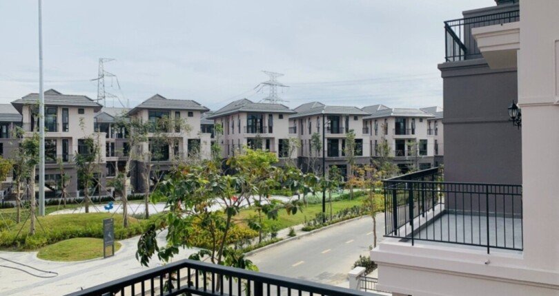 view nhin tu ban cong biet thu ban 810x430 - Bán gấp căn biệt thự đơn lập A1.25 Khu Gs Nhà Bè giá 32 tỷ