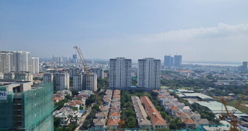 view nhin tu phong ngu 810x430 - Chính chủ bán gấp căn hộ Riverside Residence Block D 180m2 nội thất cao cấp