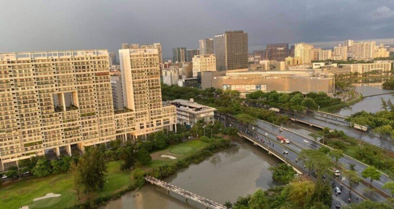 view phong ngu nhin truc dien song va khu dan cu scenic valley 810x430 - Bán gấp căn hộ Happy Valley, block H căn 01, Khu R18, lầu cao, view trực diện sông giá 5,550 tỷ