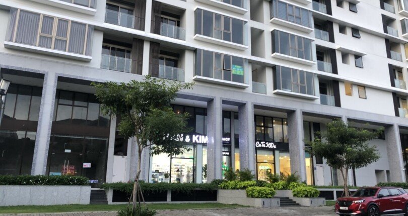 z3882201390417 ee45c2659bbdd090d0b16e9665d5ba8a 810x430 - Kẹt tiền giảm giá bán nhanh Shophouse Midtown PMH Q7. DT 62m2 đang cho thuê 19 triệu/tháng, bán 4 tỷ