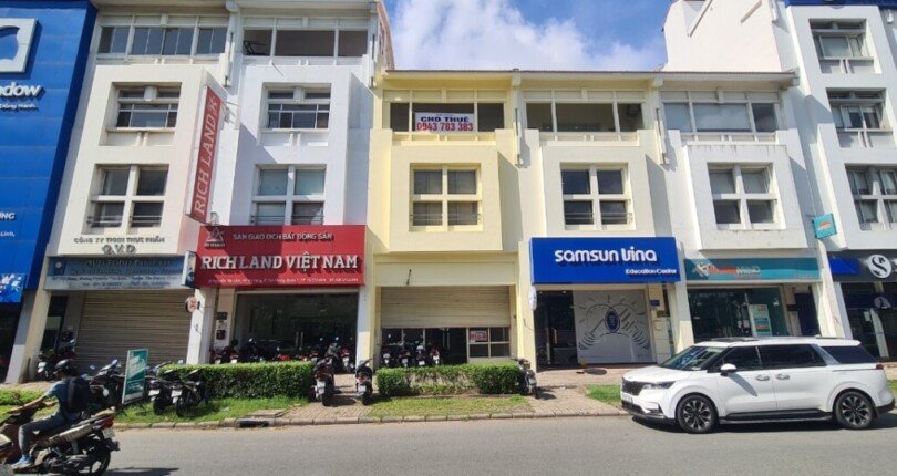 z4503018886038 f6795040c989cdd676933cff9f44c8a4 810x430 - Cho thuê Mặt Tiền nhà phố Nguyễn Văn Linh, ngang 6m, dài 18m (1 Trệt, 1 lững, 2 lầu) - Giá thuê: 40 Triệu/tháng