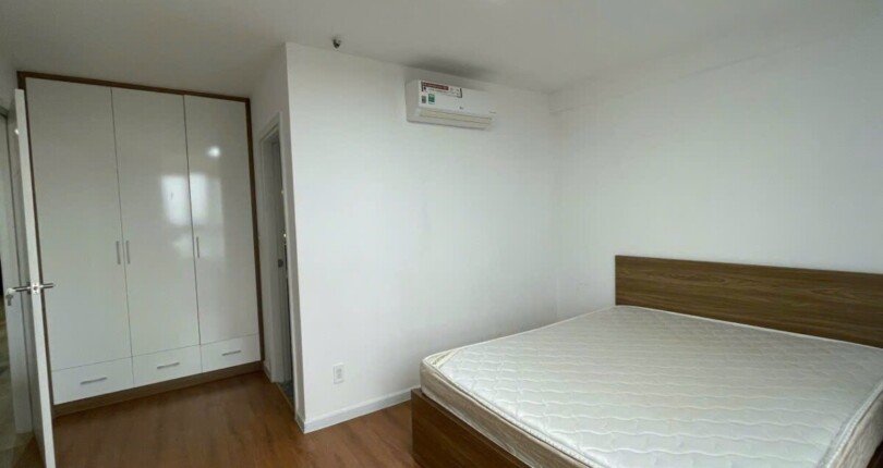 3 phong ngu rong rai trong can ho ban 810x430 - Mua bán căn hộ Chung cư Nam Phúc, căn góc view công viên, giá 8,4 tỷ