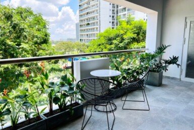 ban-cong-can-ho-rong-rai