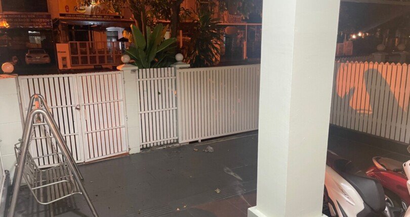 ban cong san thuong 810x430 - Cho thuê biệt thự Mỹ Thái 2, mặt Đường số 17, giá 50tr/tháng