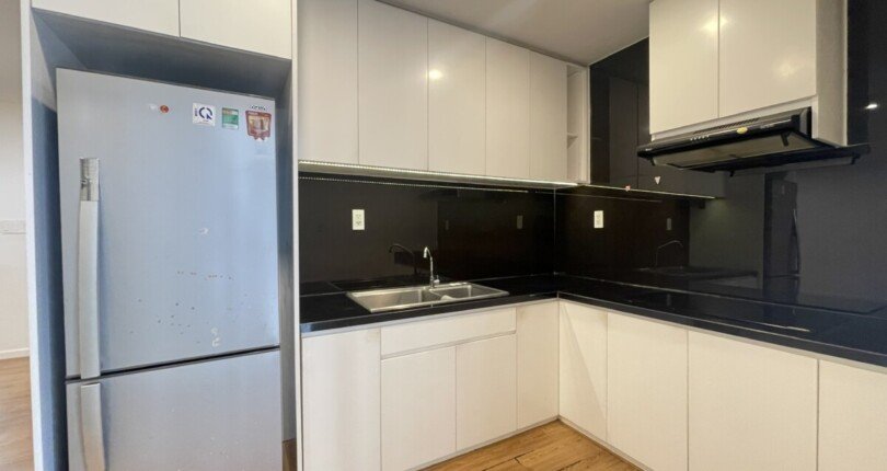 bep can ho ban 2 810x430 - Cần bán căn hộ chung cư Scenic Valley 1, 77m2, căn góc, giá 4.250 tỷ, nha 2đang có hợp đồng thuê.