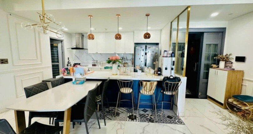 bep can ho can ban 1 810x430 - Định cư nước ngoài , giảm giá căn hộ chung cư Scenic Valley 1, 133m2, chỉ 8.5 tỷ, nội thất cao cấp.
