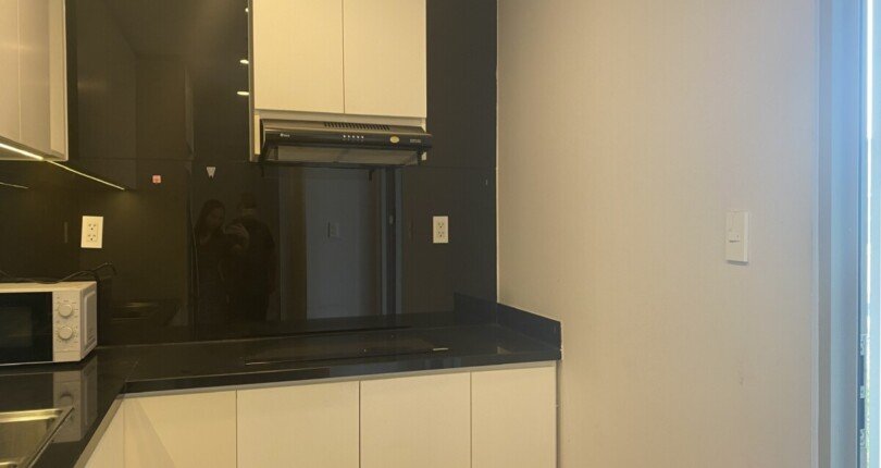 bep can ho can cho thue 810x430 - Cần bán căn hộ chung cư Scenic Valley 1, 77m2, căn góc, giá 4.250 tỷ, nha 2đang có hợp đồng thuê.