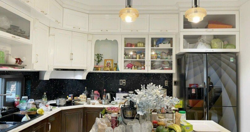 can canh bep trong biet thu ban 810x430 - Mua bán nhà đất Khu biệt thự Nam Thiên 1 T9/2023 giá rẻ