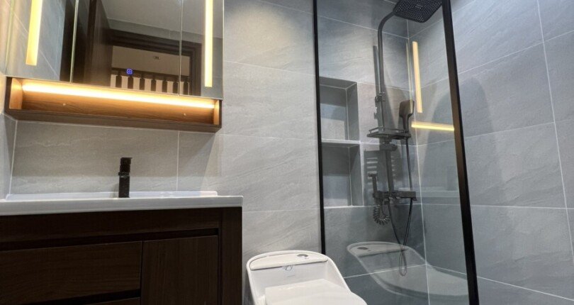 can ho co 2 toilet day du thiet bi 810x430 - Mua bán căn hộ Chung cư Mỹ Phát, Quận 7 T8/2023