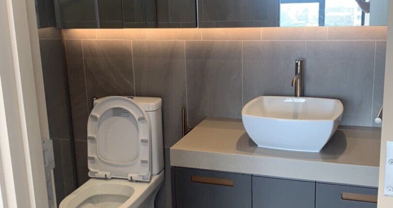 can ho co 2 toilet day du thiet bi nhu hinh 3 810x430 - Bán gấp trong tháng căn hộ Antonia, 76m2, lầu 15, view biệt thự, giá 6,250 tỷ