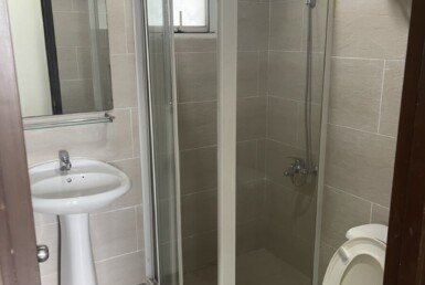 can-ho-co-2-toilet-day-du-trang-thiet-bi