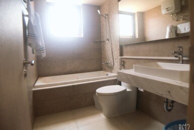 can-ho-co-2-toilet-trang-bi-cao-cap