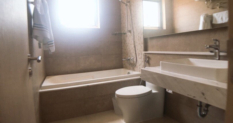 can ho co 2 toilet trang bi cao cap 810x430 - Mua bán căn hộ Chung cư Riverpark Premier T8/2023 giá rẻ