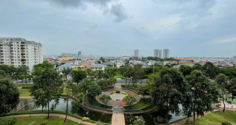cong vien nam vien nhin tu ban cong can ho 810x430 - Mua bán căn hộ Chung cư Nam Phúc, căn góc view công viên, giá 8,4 tỷ