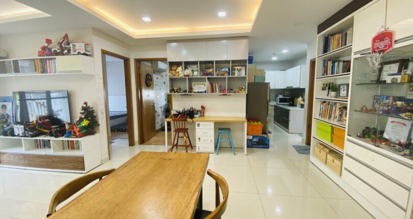 hinh anh bep can ho ban 810x430 - Cập nhật căn hộ Scenic Valley 1, tháng 8, 77m2,02pn, giá 4.050 tỷ, nội thất đầy đủ, căn góc.
