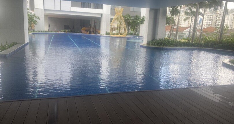 hinh anh ho boi man tai the antonia 810x430 - Bán gấp trong tháng căn hộ Antonia, 76m2, lầu 15, view biệt thự, giá 6,250 tỷ