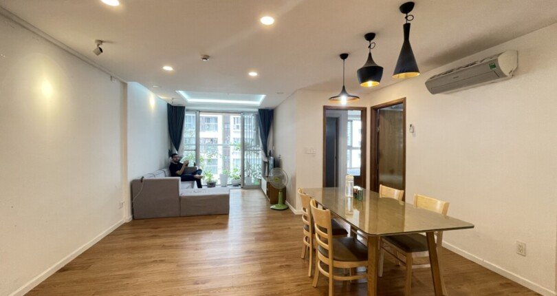 hinh anh phong khach can ho ban 1 810x430 - Bán căn hộ 77m2, chung cư Scenic Valley 1, giá 4.2 tỷ, nhà đang có hợp đồng thuê ổn định.