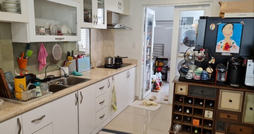 khong gian bep rong rai 810x430 - Giá bán căn hộ Chung cư Riverside Residence Quận 7 T8/2023