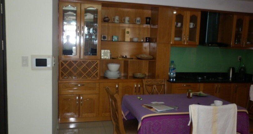 khong gian bep trong can ho ban 810x430 - Bán gấp căn hộ Riverside Residence block A view sông giá rẻ