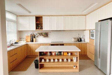 khong-gian-bep-trong-penthouse-can-ban