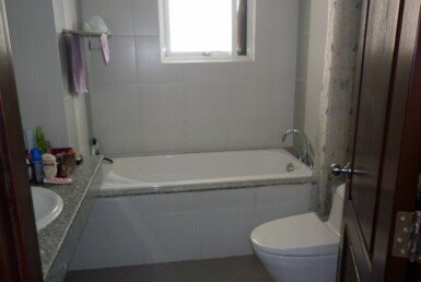 nha-tam-trong-can-ho-can-ban