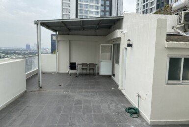 penthouse-co-san-thuong-rong-rai