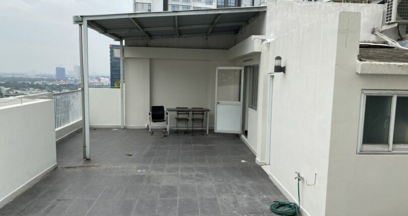 penthouse co san thuong rong rai 810x430 - Cho thuê Penthouse Sky Garden 2, 324m2, 4 phòng ngủ lớn, giá 30tr/tháng
