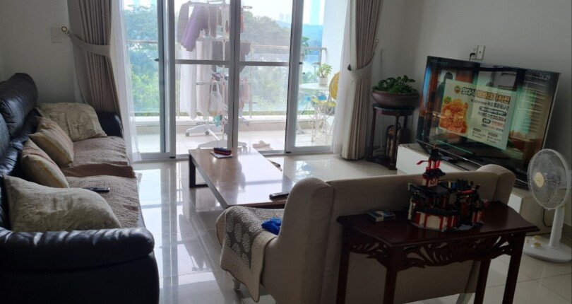 phong khach can ho 810x430 - Giá bán căn hộ Chung cư Riverside Residence Quận 7 T8/2023