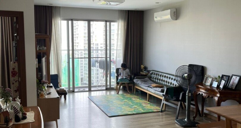 phong khach can ho ban 8 810x430 - Bán gấp căn hộ Scenic Valley 1, 110m2, 3pn, lầu cao, giá 6 tỷ