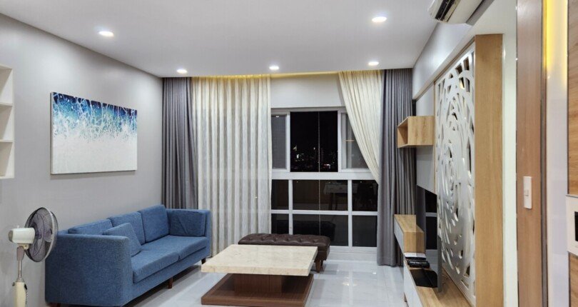 phong khach can ho cho thue 6 810x430 - Cho thuê căn hộ chung cư Happy Valley , 101m2, 03pn, giá 1.200usd/tháng, nhà đang trống, view sông, thoáng, mát.
