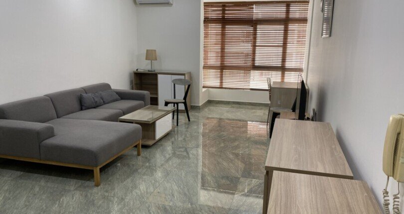 phong khach penthouse cho thue 810x430 - Cho thuê Penthouse Sky Garden 2, 324m2, 4 phòng ngủ lớn, giá 30tr/tháng