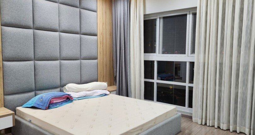 phong ngu chinh can ho cho thue 1 810x430 - Cho thuê căn hộ chung cư Happy Valley , 101m2, 03pn, giá 1.200usd/tháng, nhà đang trống, view sông, thoáng, mát.