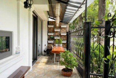 san-vuon-sau-nha-dat-ban