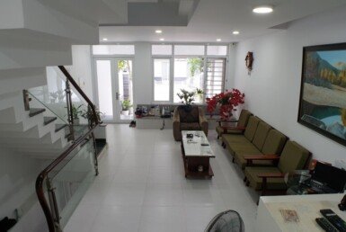 toan-can-phong-khach-nha-pho-can-ban