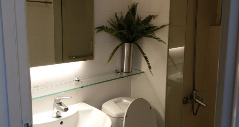 toilet can ho ban 810x430 - Bán căn hộ Chung cư Riverside Residence Block A giá 4,450 tỷ