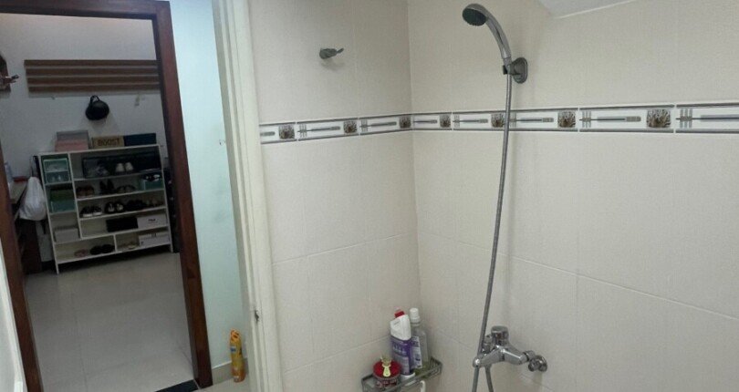 toilet trong nha 810x430 - Cho thuê biệt thự Mỹ Thái 2, mặt Đường số 17, giá 50tr/tháng