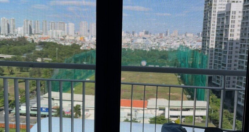 view nhin tu ban cong can ho 810x430 - Bán gấp căn hộ Scenic Valley 1, 110m2, 3pn, lầu cao, giá 6 tỷ