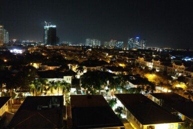 view-nhin-tu-ban-cong-can-ho-ban-dem