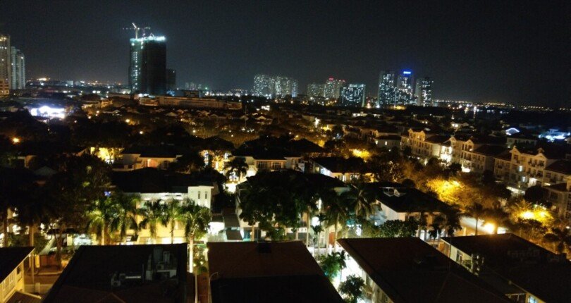 view nhin tu ban cong can ho ban dem 810x430 - Bán căn hộ Chung cư Riverside Residence Block A giá 4,450 tỷ