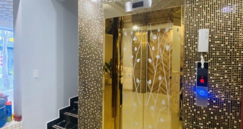 z4613932330976 15b0e1e9bb41067c41ccf44f58b42db4 810x430 - Bán khách sạn 1 trệt, 4 lầu, tổng cộng 24 phòng, nội thất mới như hình - Giá 27,8 Tỷ