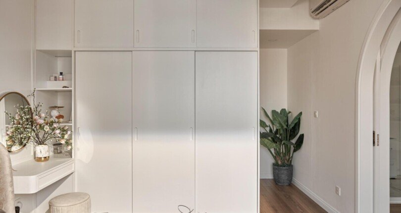 z4625784358495 b0b992b3ecf4700edaf4e35339c00a80 810x430 - Cần bán căn hộ cao cấp Riverpark Premier Phú Mỹ Hưng, Quận 7. Dt 133m2, 3PN 2WC nhà đẹp, lầu cao, view hồ bơi và sông. Bán giá 12,5 tỷ