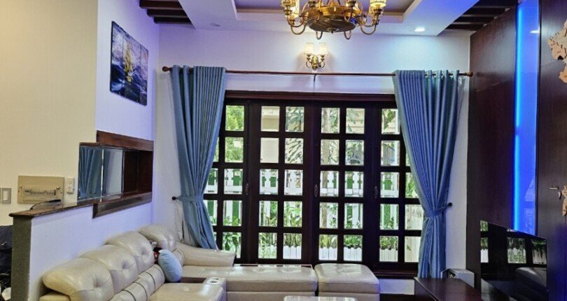 86347310 9B73 4321 9316 F4F15E2B4493 810x430 - Biệt thự Phú Mỹ Hưng cần cho thuê Nhà đầy đủ nội thất cao cấp, sân đậu xe 2 chiếc, 5 phòng ngủ lớn Vị trí: đường nội Khu Nam Thông, PMH, Q7 Giá cho thuê: 1900$