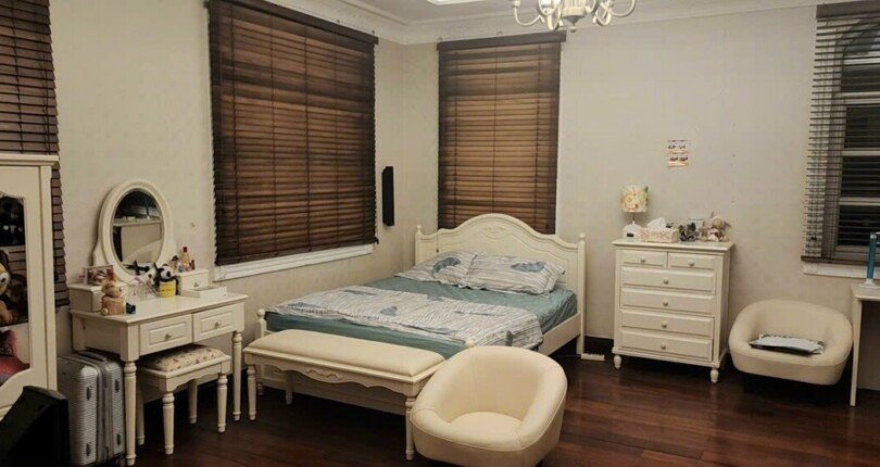 can canh phong ngu trong nha biet thu ban 810x430 - Mua bán nhà đất Khu biệt thự nam Thông T9/2023 giá rẻ