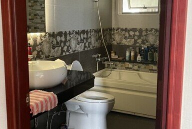 can-ho-co-2-toilet-sang-trong-nhu-hinh