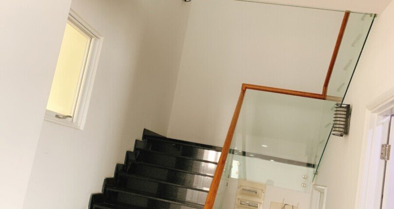 cau thang bo 810x430 - Bán Penthouse Green View Phú Mỹ Hưng, diện tích: 437,67m2 giá 25 tỷ