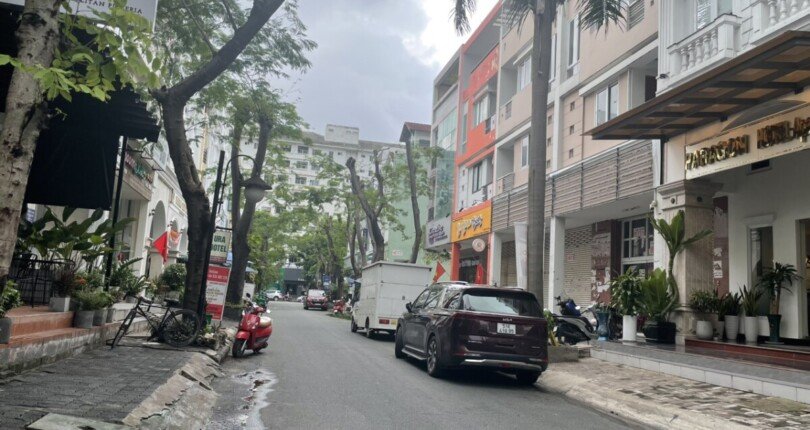 duong noi khu hung gia hung phuoc t9 2023 810x430 - Mua bán tòa nhà căn hộ dịch vụ góc công viên nội khu Hưng Gia t9/2023 giá 39 tỷ rẻ nhất thị trường
