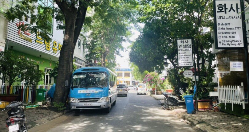 duong noi khu hung phuoc 2 q7 810x430 - Cho thuê nhà phố làm spa số 32 Hưng Phước 2 có thang máy t10/2023