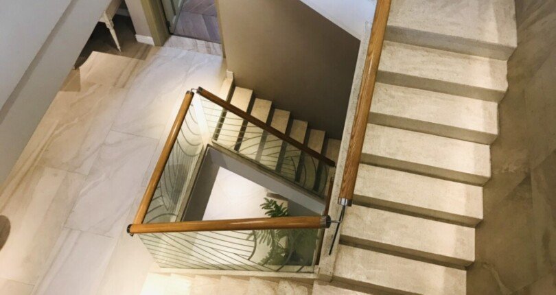 hinh anh cau thang bo 810x430 - Mua bán nhà đất Lavila Nguyễn Hữu Thọ t9/2023 giá rẻ