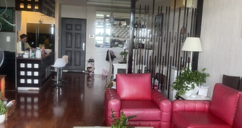 hinh anh phong khach can ho ban 810x430 - Bán căn hộ chung cư Green View , 106m2, nội thất đầy đủ, giá 5.1 tỷ, tầng 10 , view thoáng.