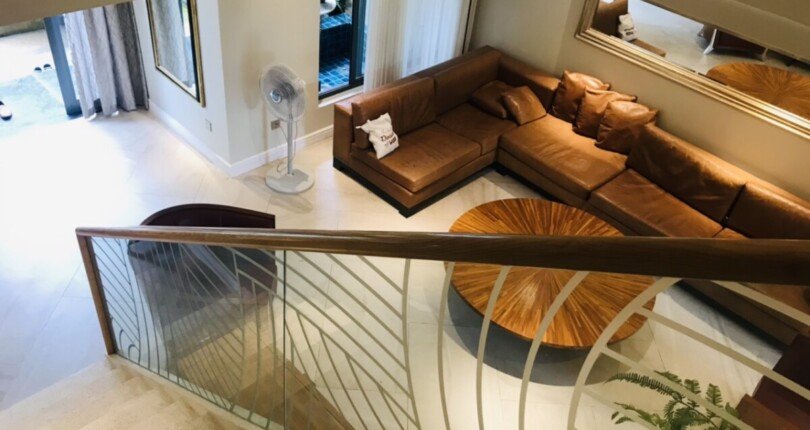 hinh anh phong khach nhin tu cau thang bo 810x430 - Mua bán nhà đất Lavila Nguyễn Hữu Thọ t9/2023 giá rẻ